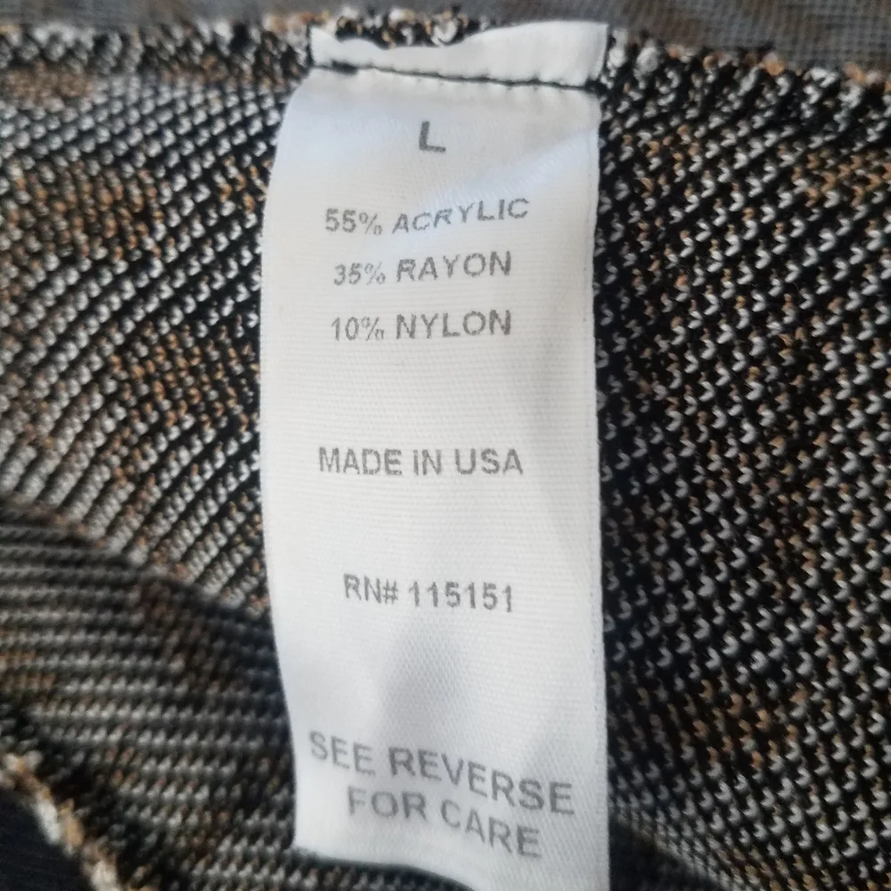 Romeo + Juliet Couture Cropped Chevron Sweater - Picture 9 of 9